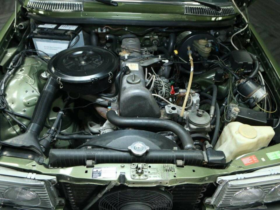 Bild 41/50 von Mercedes-Benz 300 D (1981)