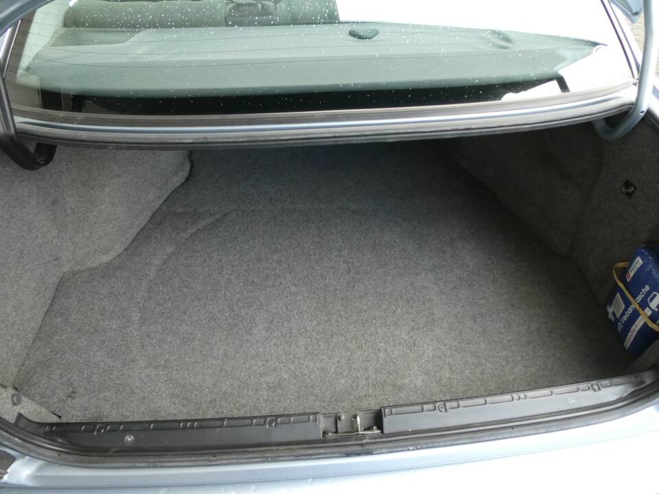 Image 15/16 of BMW 525i (1990)