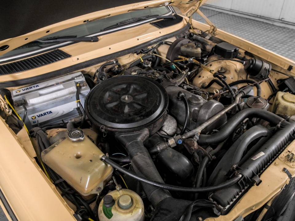 Image 46/50 de Mercedes-Benz 300 TD Turbodiesel (1980)