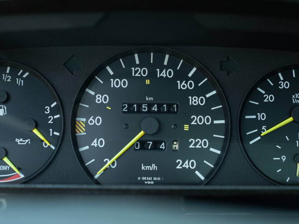 Image 44/50 de Mercedes-Benz 380 SEC (1982)