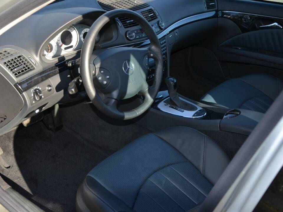 Imagen 12/100 de Mercedes-Benz E 55 AMG (2003)