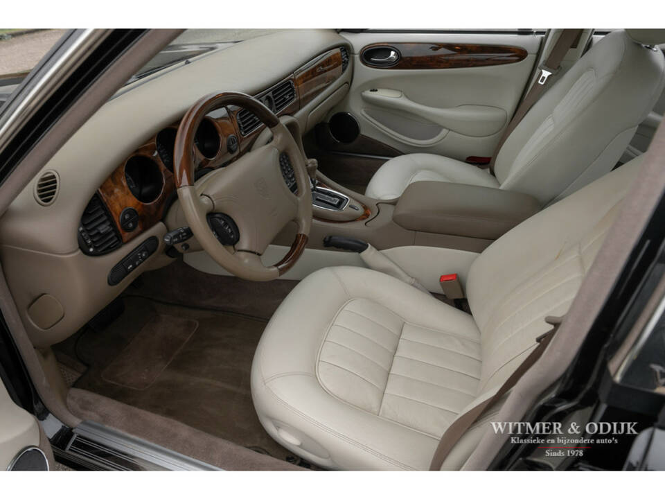 Image 2/32 of Jaguar XJ6 3.2 Executive (1997)