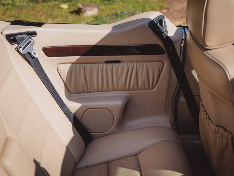 Imagen 29/41 de Mercedes-Benz E 220 (1995)