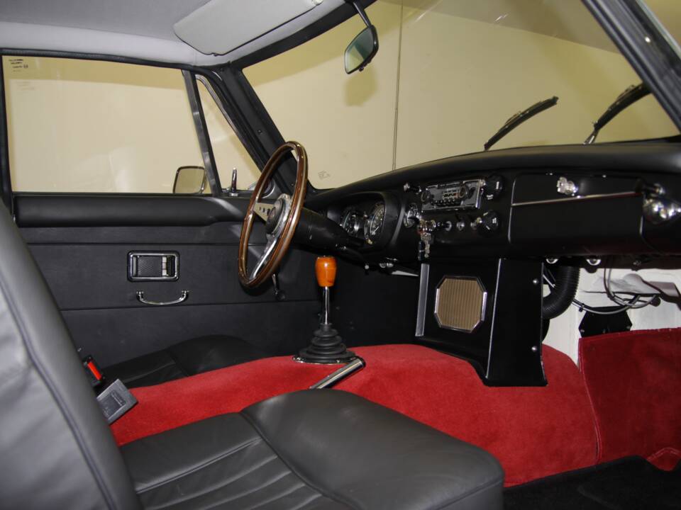 Bild 12/28 von MG MGB GT (1968)
