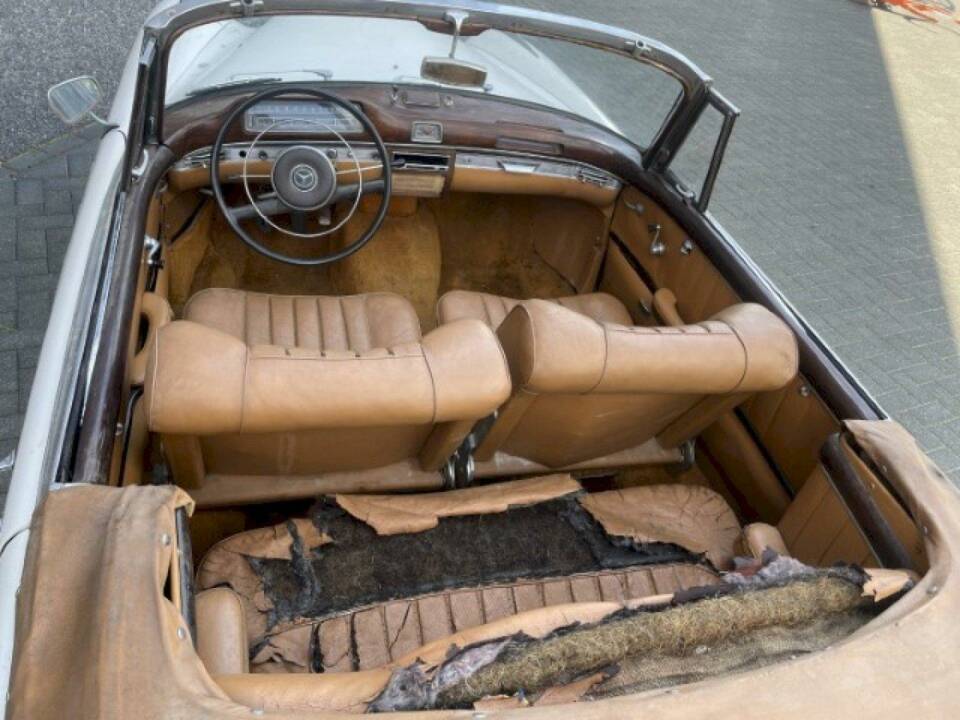 Afbeelding 19/36 van Mercedes-Benz 220 SE Cabriolet (1960)