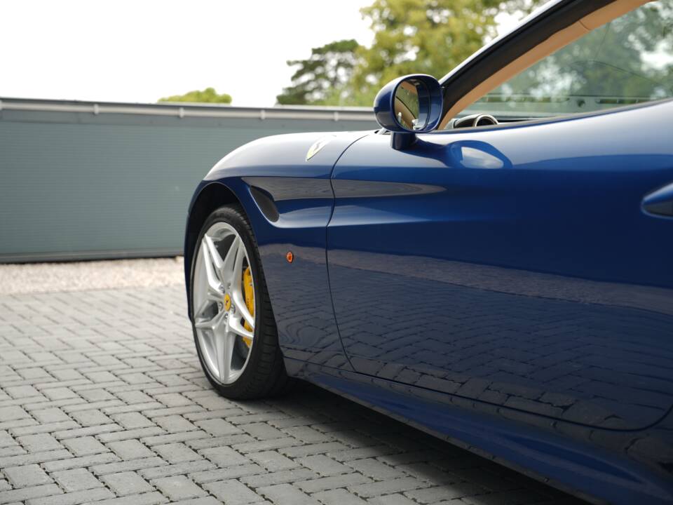 Image 44/50 of Ferrari California T (2015)