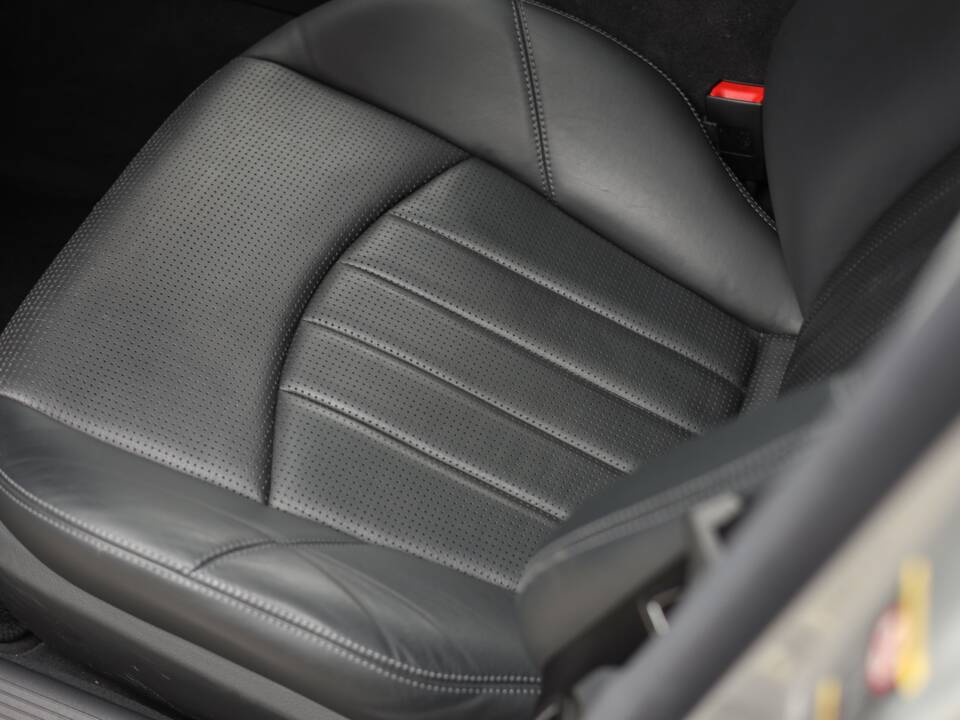 Image 25/72 of Mercedes-Benz E 55 AMG (2002)