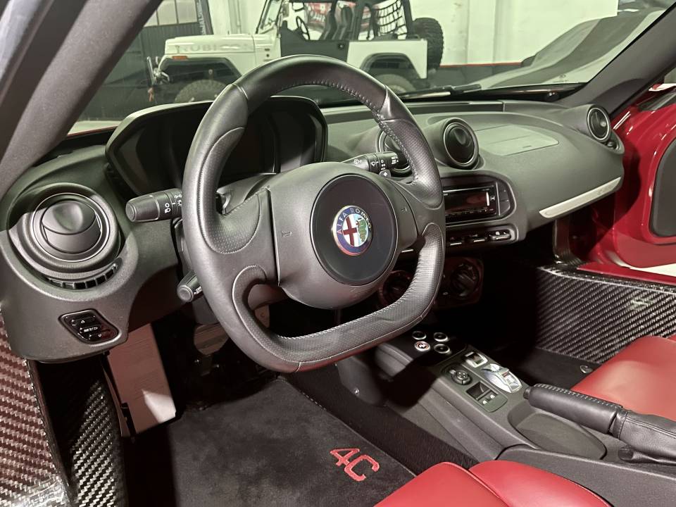 Image 40/50 of Alfa Romeo 4C (2015)