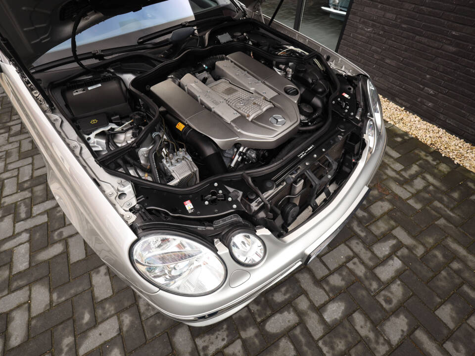 Image 25/84 de Mercedes-Benz E 55 AMG (2002)