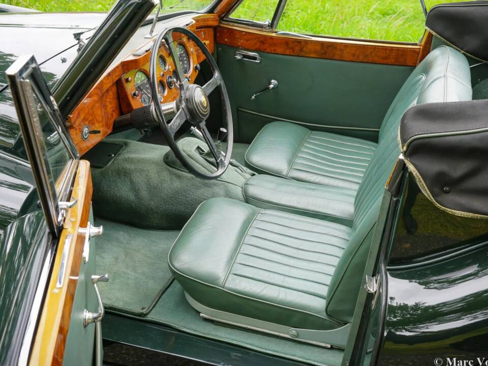 Afbeelding 16/59 van Jaguar XK 140 SE DHC (1955)