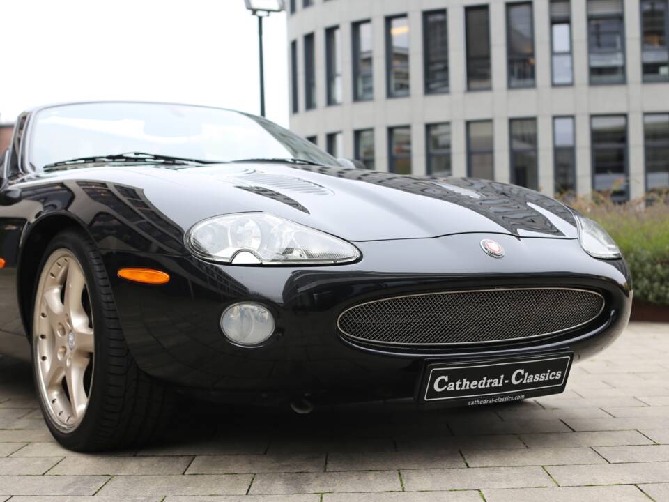Immagine 28/45 di Jaguar XKR (2001)