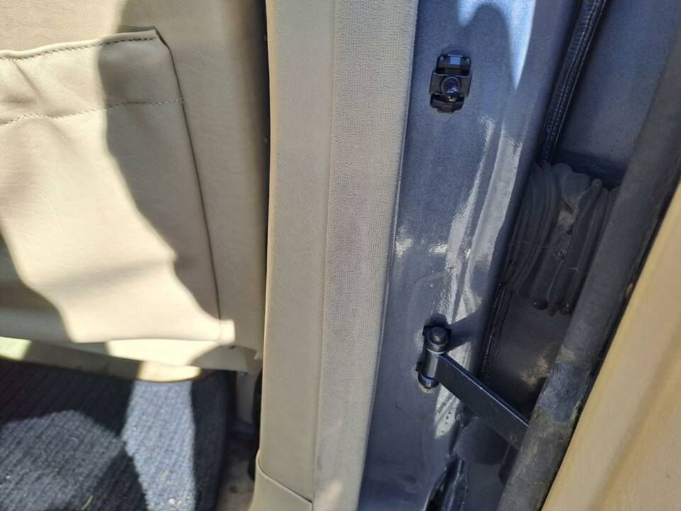 Image 45/50 of Mercedes-Benz 300 SE (1990)