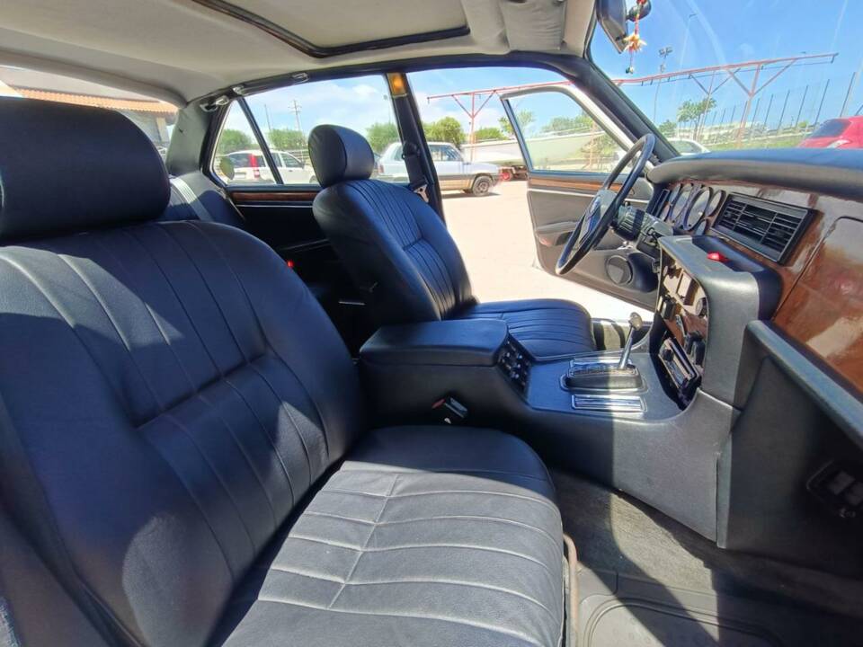 Image 36/50 of Jaguar XJ6 3.2 Sovereign (1983)