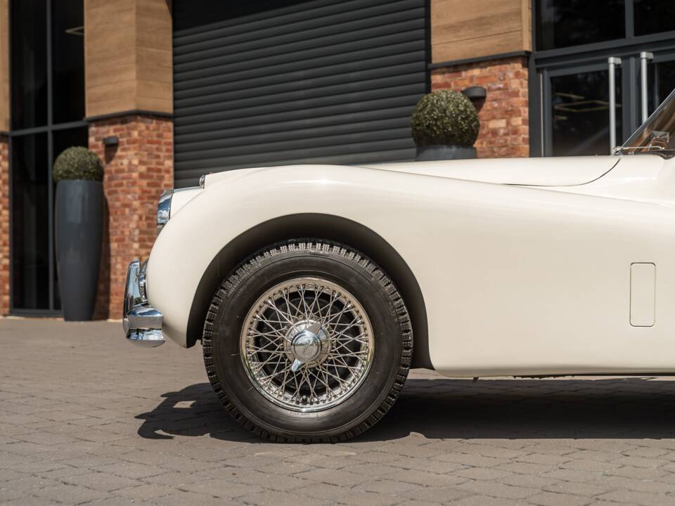 Image 21/58 of Jaguar XK 140 SE DHC (1955)
