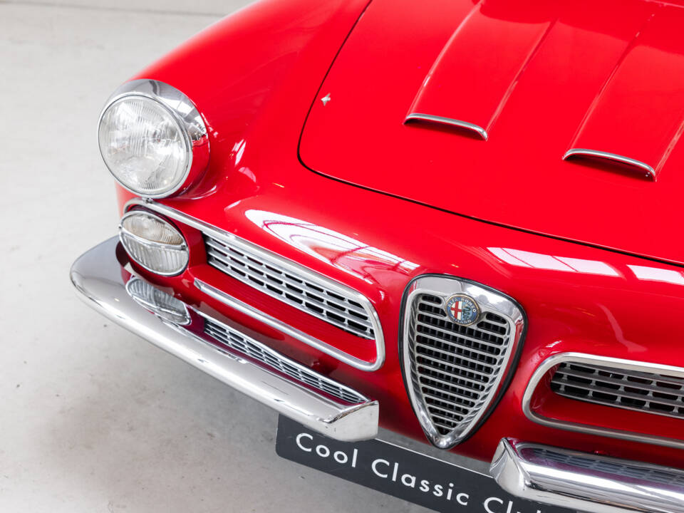 Image 26/39 of Alfa Romeo 2000 Spider (1960)