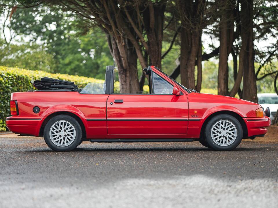 Immagine 2/50 di Ford Escort IV XR3i (1987)