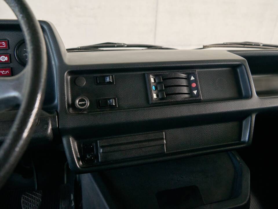 Image 32/43 of Mercedes-Benz T1 208 (1981)