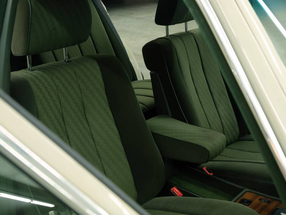 Bild 26/50 von Mercedes-Benz 280 SE (1984)