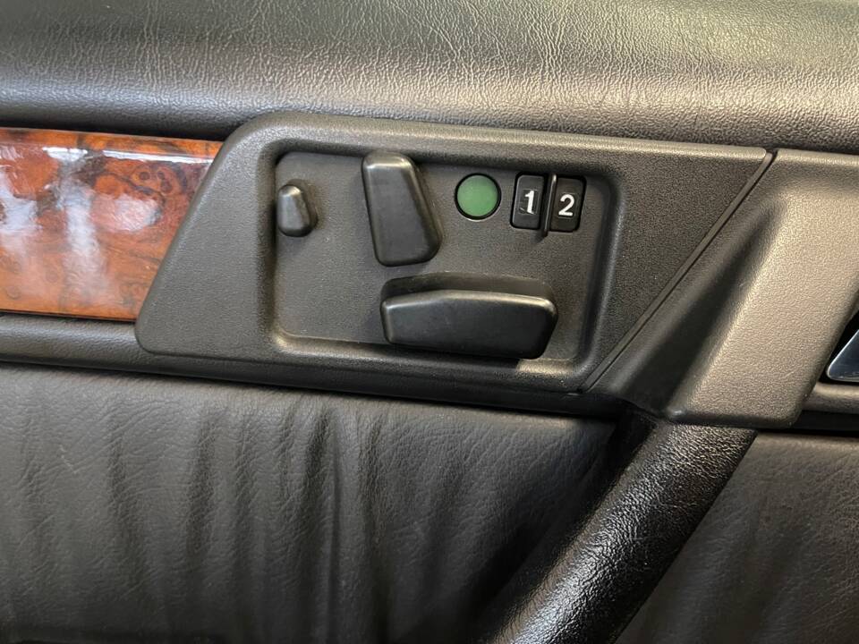 Image 13/19 de Mercedes-Benz 500 E (1992)