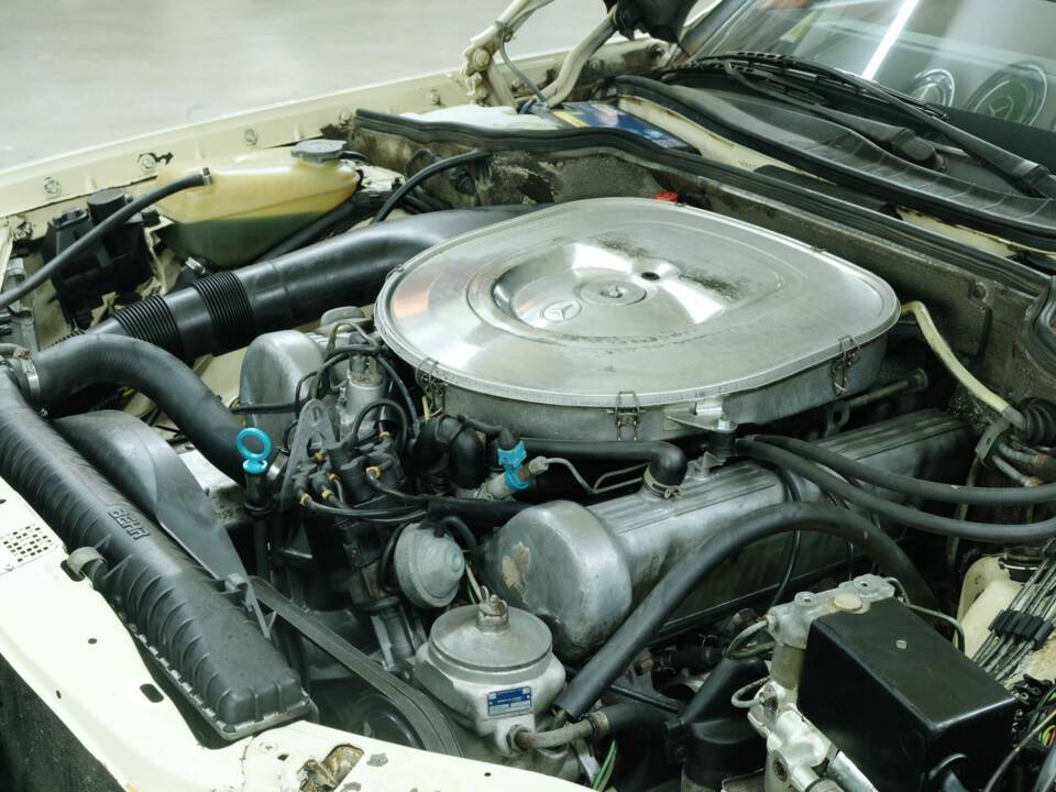 Bild 20/50 von Mercedes-Benz 380 SE (1980)