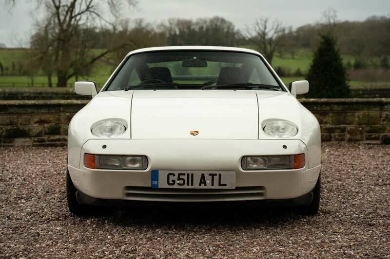 Image 6/49 of Porsche 928 S4 (1990)