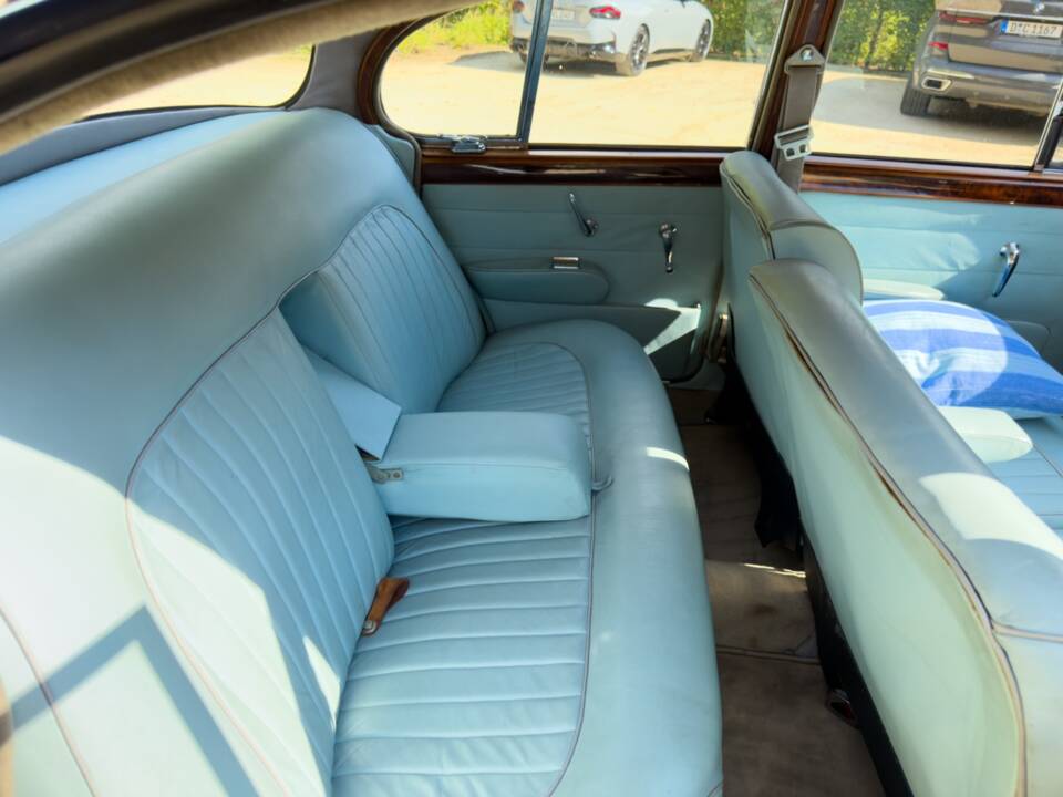 Imagen 12/21 de Daimler V8-250 (1968)