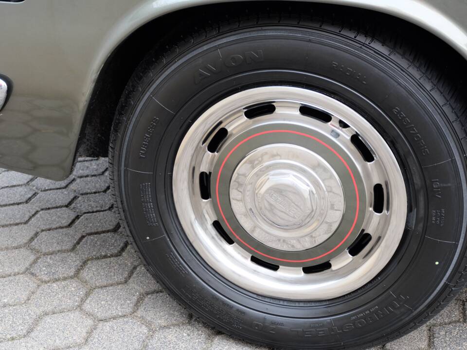 Image 24/48 of Bentley T 1 (1967)