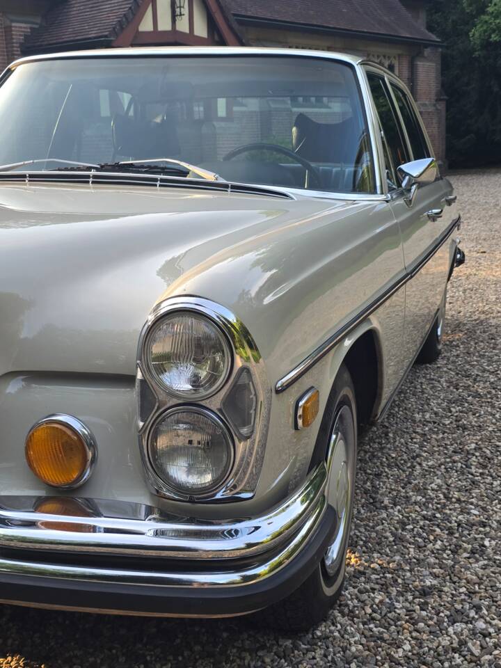 Image 41/62 of Mercedes-Benz 280 SE (1971)