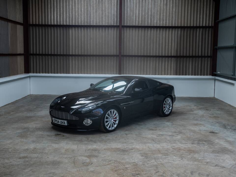 Image 14/50 de Aston Martin V12 Vanquish (2004)