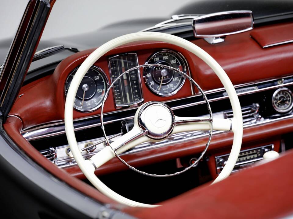 Image 17/29 of Mercedes-Benz 300 SL Roadster (1959)