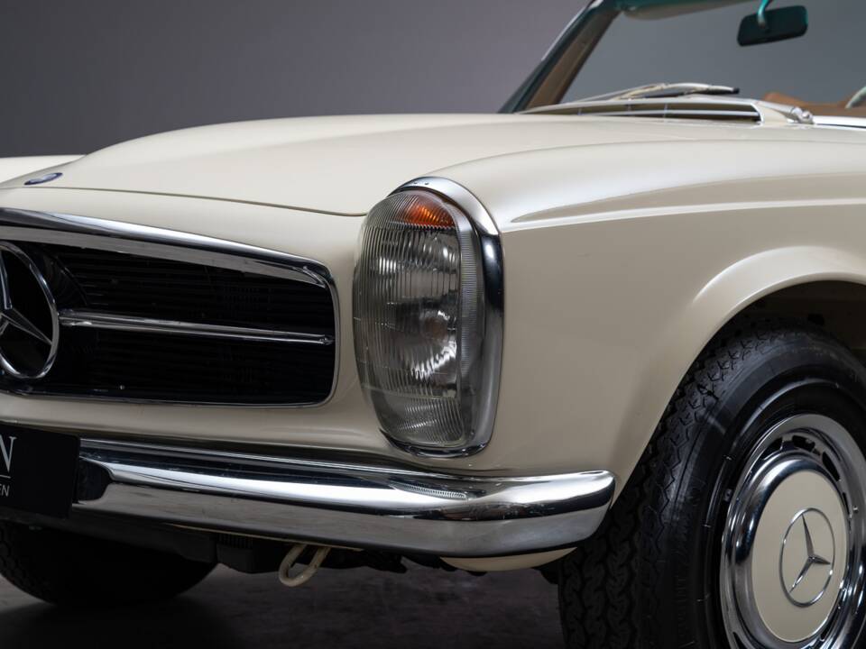 Image 16/41 of Mercedes-Benz 280 SL (1969)