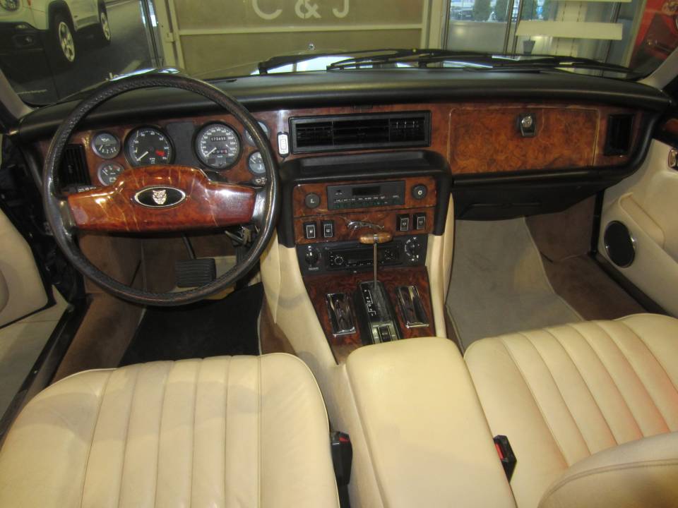 Afbeelding 7/9 van Jaguar XJ 12 (1988)