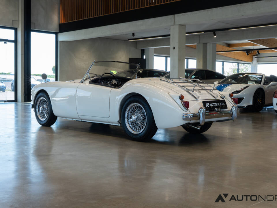Image 8/65 of MG MGA 1600 (1960)