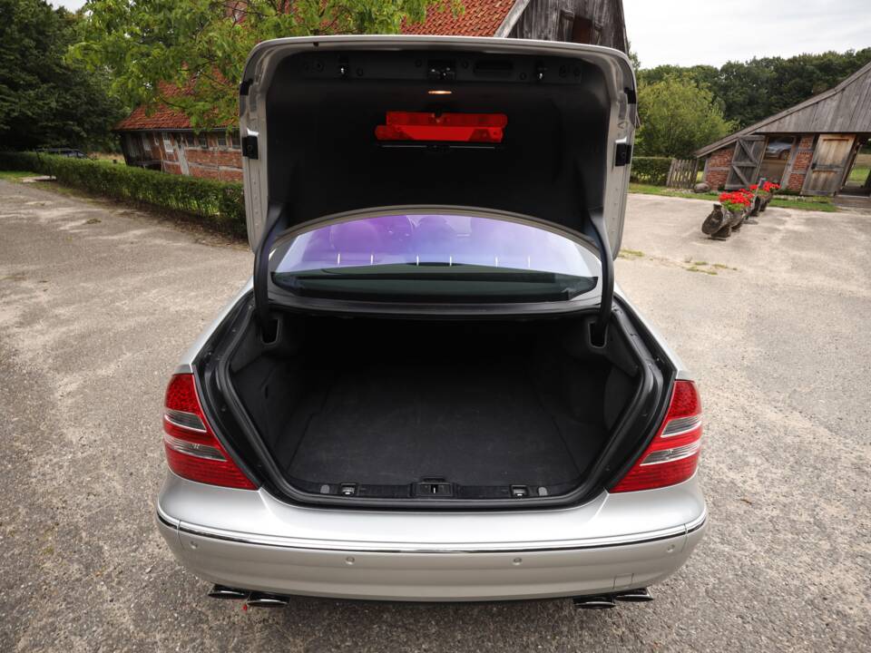 Image 54/72 of Mercedes-Benz E 55 AMG (2002)
