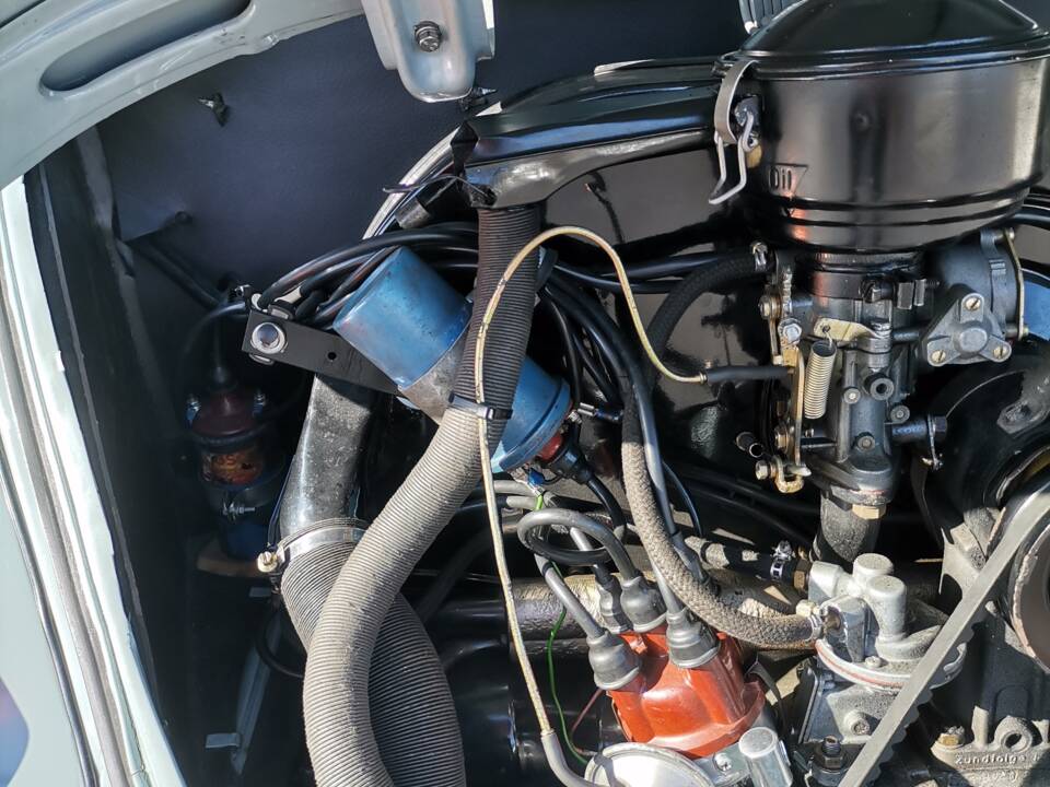 Image 33/80 of Volkswagen Maggiolino 1200 (1965)