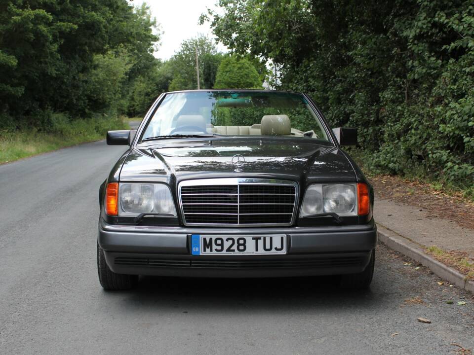Bild 2/22 von Mercedes-Benz E 320 (1994)