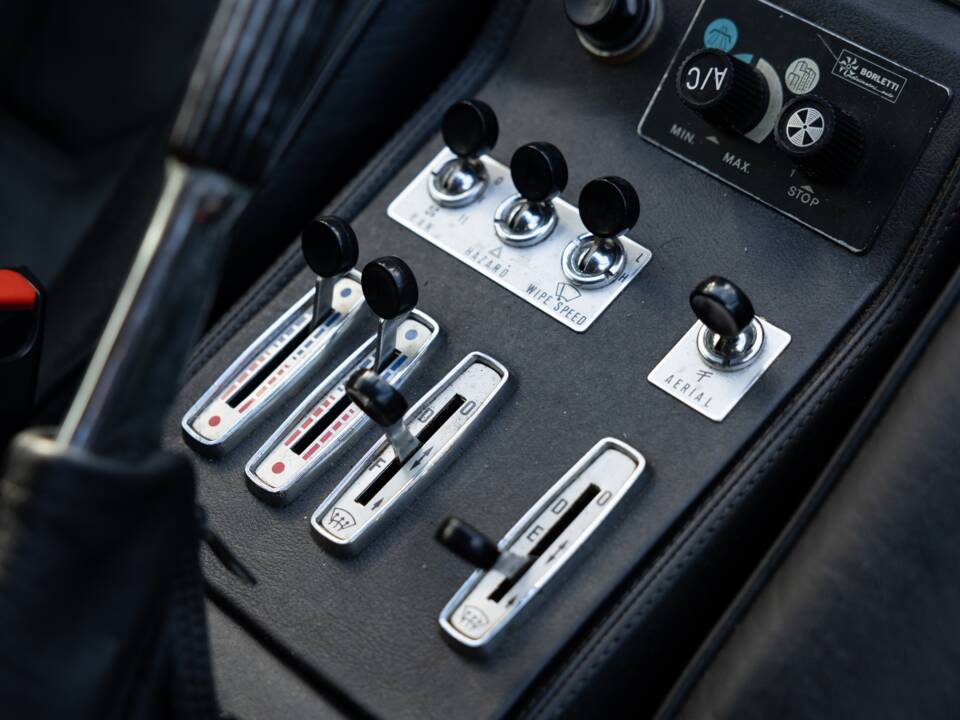 Bild 37/50 von Ferrari 308 GTBi Quattrovalvole (1983)