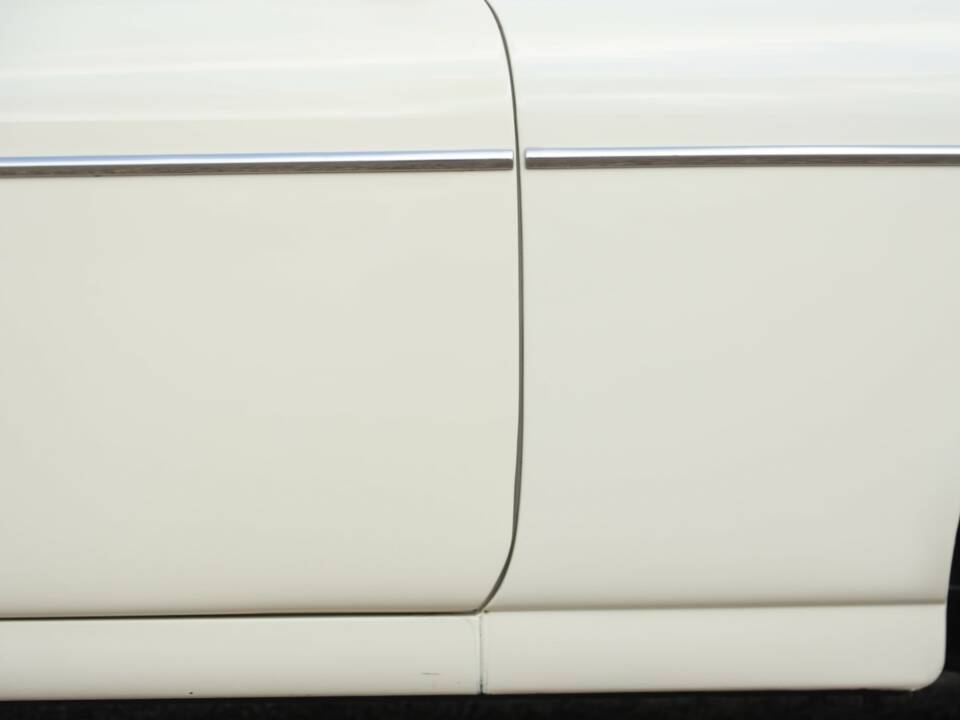 Image 17/50 of Volvo P 123 GT (1969)