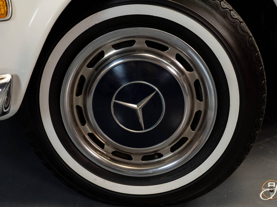 Image 9/23 of Mercedes-Benz 280 SL (1968)