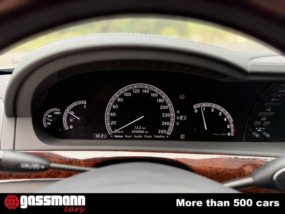 Bild 13/15 von Mercedes-Benz S 450 CDI Guard LWB (2010)