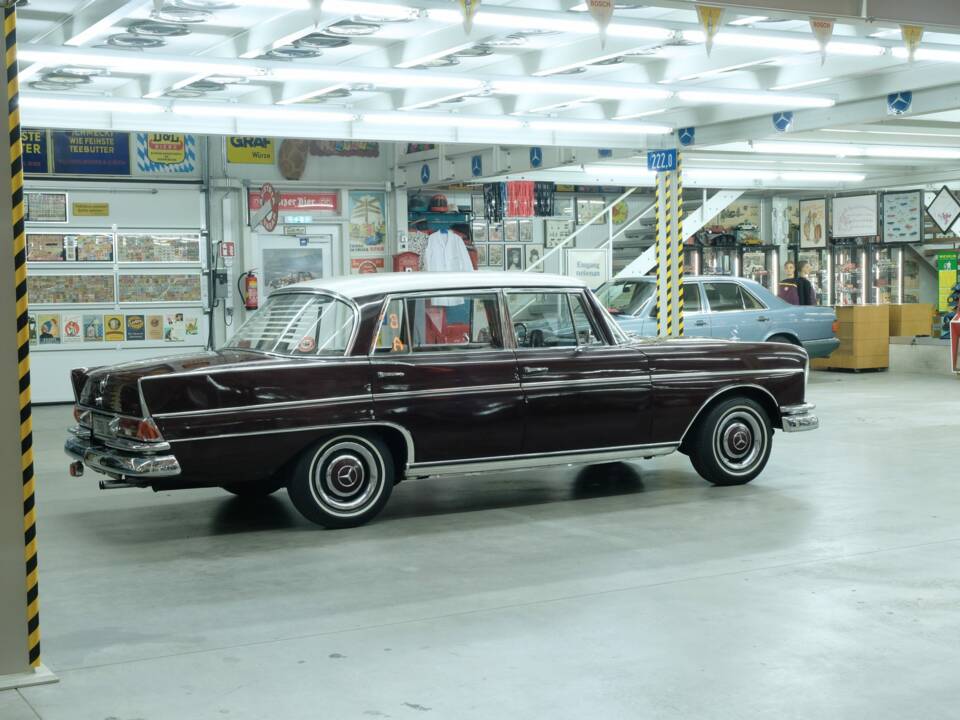 Image 13/50 of Mercedes-Benz 300 SE lang (1965)