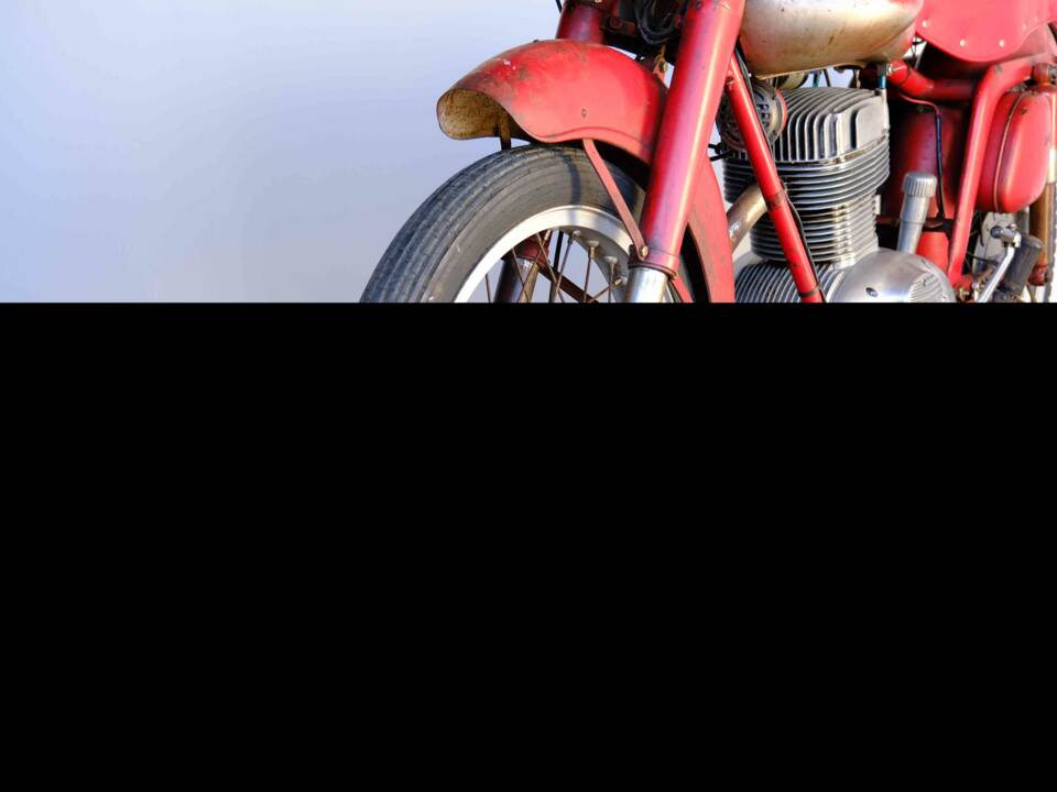 Image 27/83 of MV Agusta 175 CS Sport Disco Volante (1955)