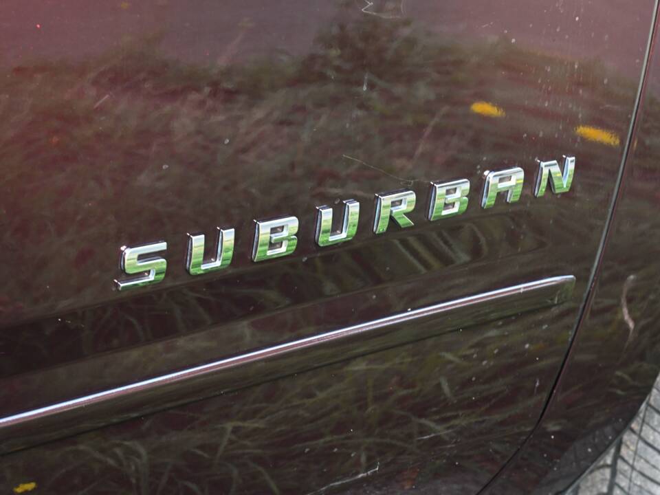 Image 46/50 of Chevrolet Suburban (2017)