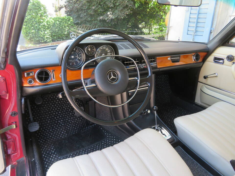 Image 11/19 of Mercedes-Benz 250 CE (1970)