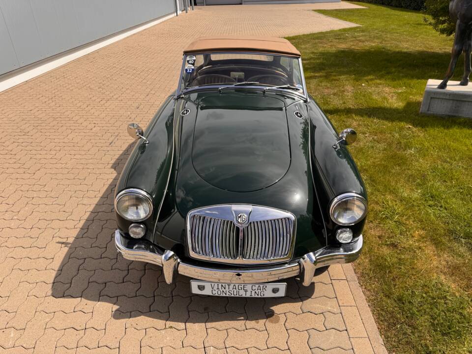 Image 7/79 of MG MGA 1600 (1961)