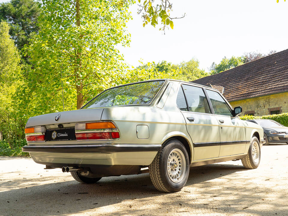 Image 10/63 of BMW 528i (1984)