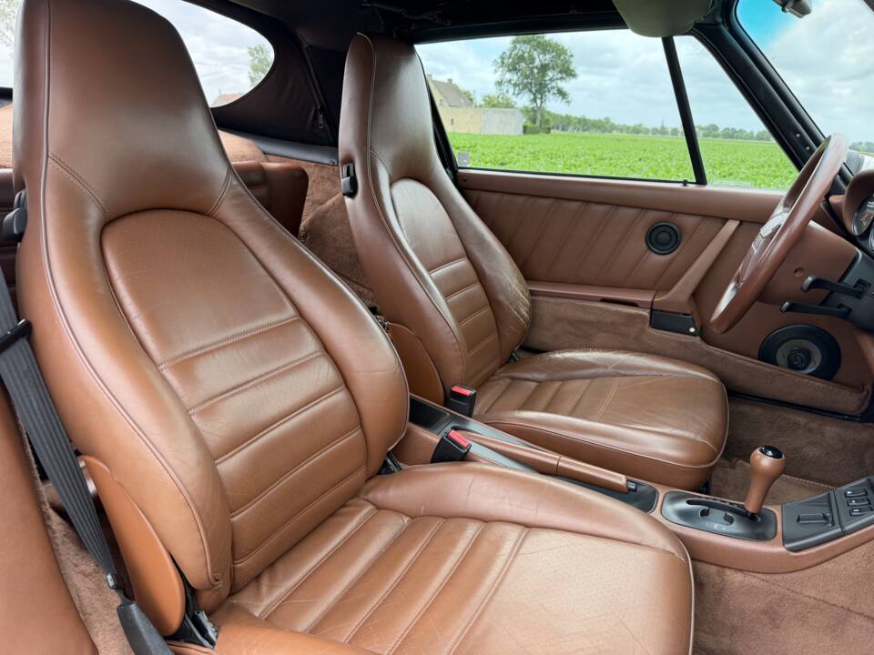 Image 44/62 of Porsche 911 Carrera 2 (1990)
