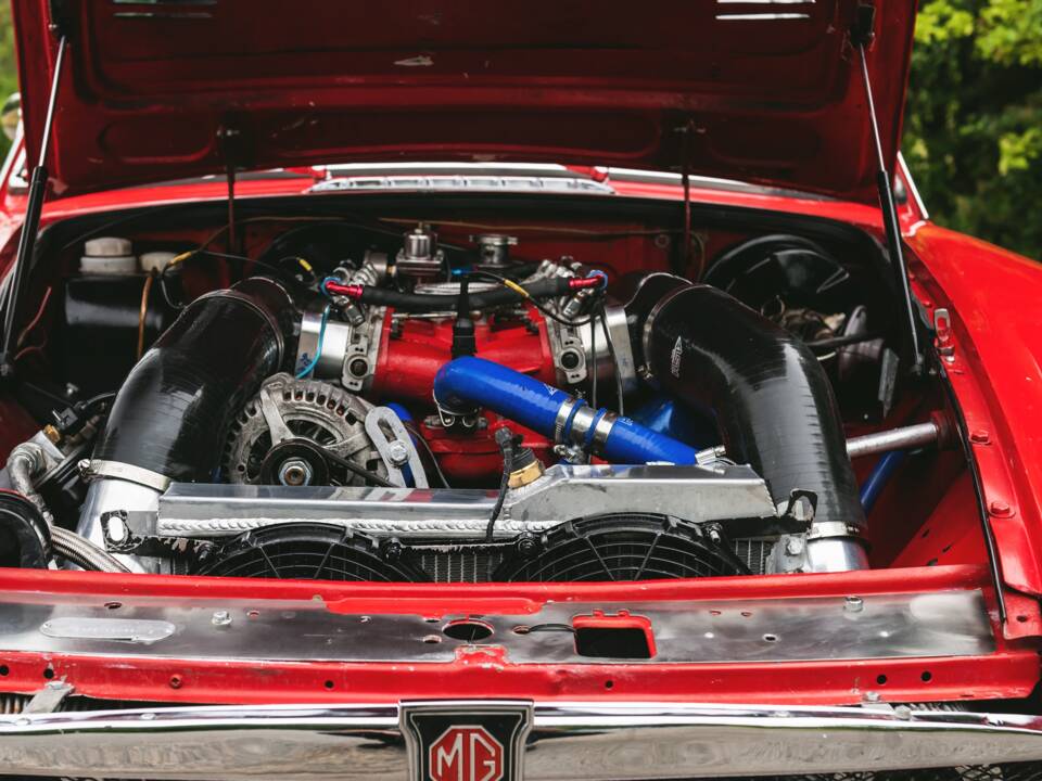 Image 5/50 of MG MGB GT V8 (1977)