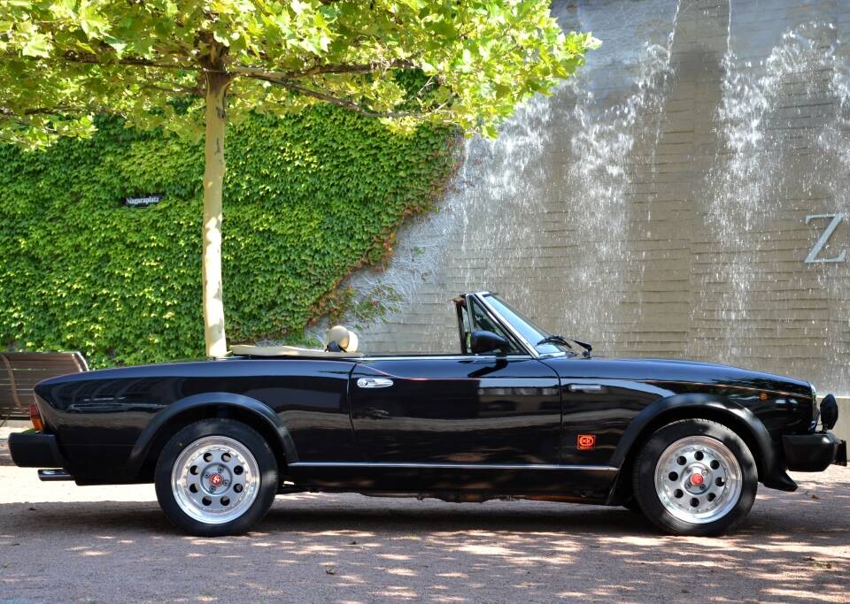 Imagen 8/26 de FIAT 124 Spider Volumex (1985)