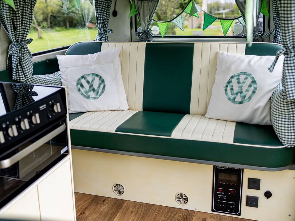 Image 8/50 of Volkswagen T2 Brasil Camper (1972)